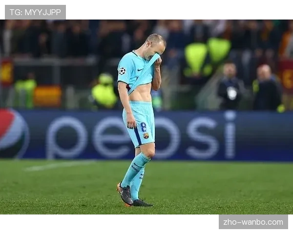 瓦伦西亚老将卡瓦尼经验丰富 前场支点作用明显